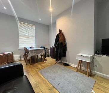 4 bedroom private hall to rent - Photo 2