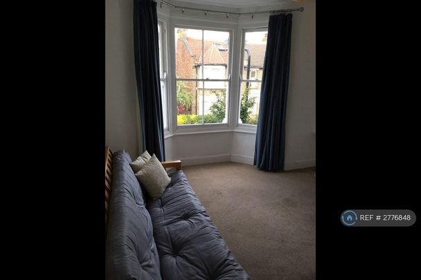 3 bedroom flat to rent - Photo 1