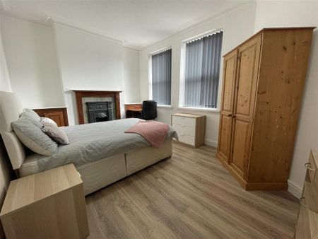 4 bedroom terraced house to rent - Photo 5