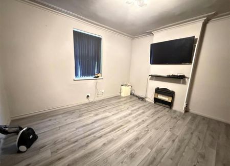 4 Bed Terraced House, Hope Street, B70 - Photo 4