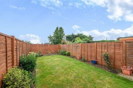 Lowestoft Drive, Cippenham, SL1 - Photo 5