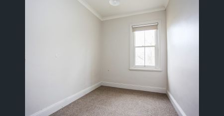 Charming Family Home in Millthorpe. - Photo 2