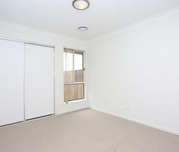 4 Bedroom Contemporary Home with Ducted Air Con - Photo 4