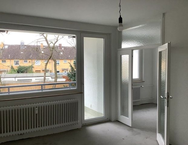 Teilsanierte - 2-Zimmer-Wohnung mit Balkon - Photo 1