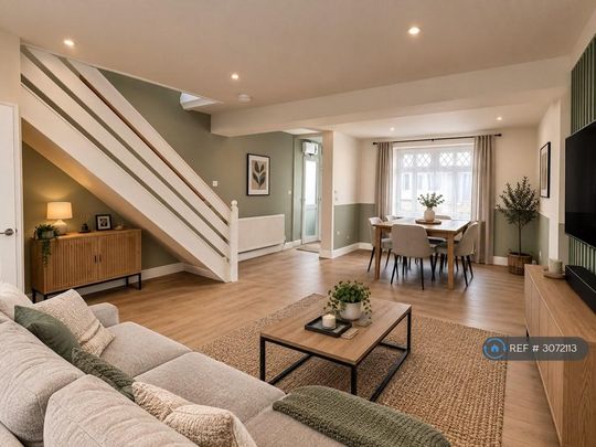 3 bedroom end of terrace house to rent - Photo 1