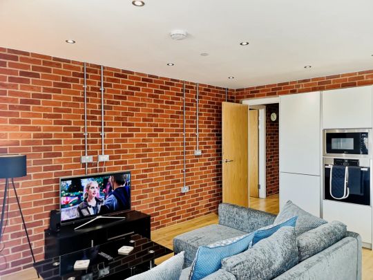 3 Bedroom Apartment - Photo 1