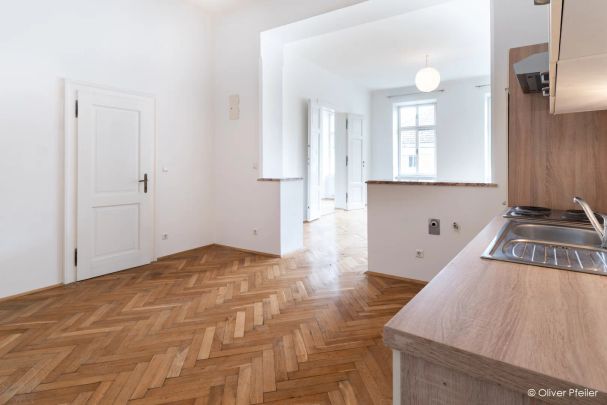 SCHÖNE HELLE 2 ZIMMER ALTBAUWOHNUNG mit kleinem GARTEN IM HOF - Foto 1