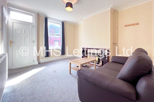 2 Bedroom Mid Terraced House for rent in Harold View - Photo 1