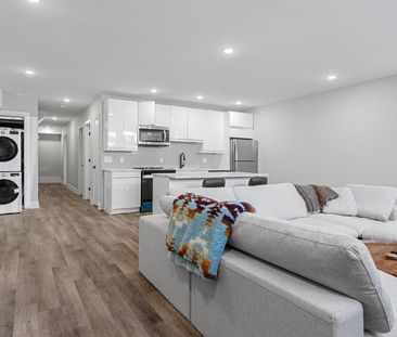 427 Ravenhill Avenue - 4 - Photo 2