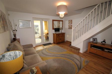 2 bedroom end of terrace house to rent - Photo 3