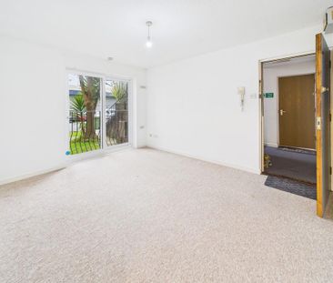 1 bedroom ground floor flat to rent - Photo 2