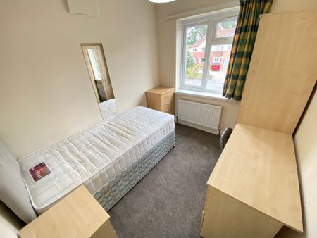 5 Bed Student Accommodation - Photo 3