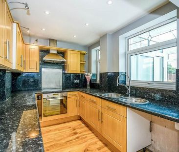 3 bedroom end of terrace house to rent - Photo 5