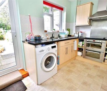 Bitterne Drive, Woking, Surrey, GU21 - Photo 5