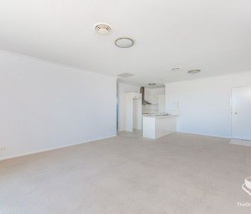 Large 2 Bed/2 Bath unit & Bay breezes - Photo 1