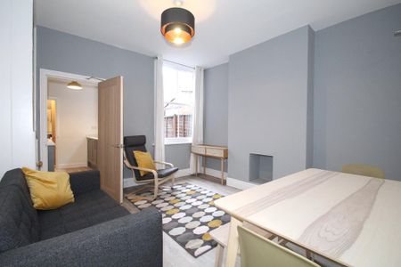 3 bedroom end of terrace house to rent - Photo 3