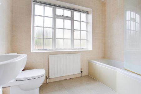 4 bedroom detached house to rent - Photo 4