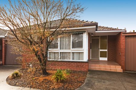 Bright, Spacious and Low Maintenance Unit! - Photo 5