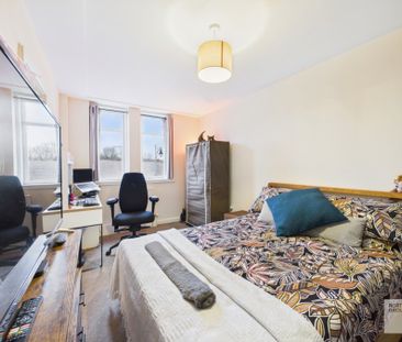 Apt 4 :: Vernon Street - Photo 2