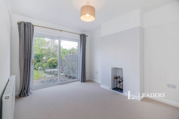 4 bedroom house to rent Sandlands Road, Walton on the Hill, KT20 - Photo 1