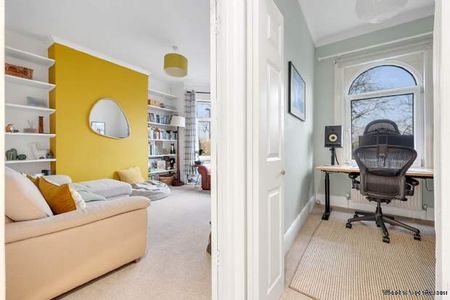 2 bedroom property to rent in London - Photo 4