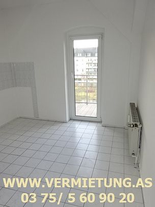 Für die kleine Familie: DG-Wohnung mit Balkon - Einbauküche auf Wunsch - Photo 1