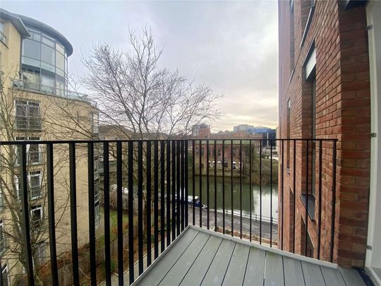 A two bedroom apartment at Huntley Wharf, built by Berkeley Homes in the centre of Reading. - Photo 1