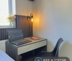 1 bedroom in a house share to rent - Photo 3