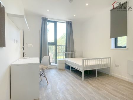 2 Bedroom Flat - Photo 2
