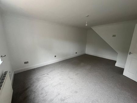 3 bedroom end of terrace house to rent - Photo 3