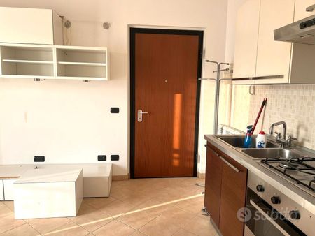 Bilocale a Castellanza con balcone e box privato - Photo 2