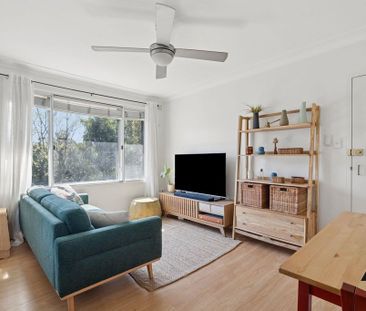 Leafy Top-Floor Haven with Dual Balconies and Modern Comfort - Photo 3