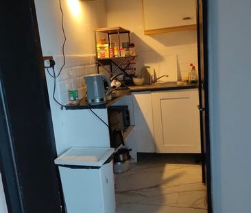 Room in a Shared House, The Glade, CR0 - Photo 6