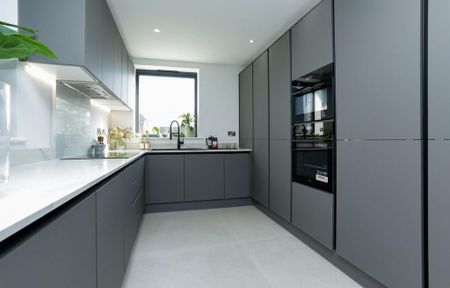 4 bedroom semi-detached house to rent - Photo 5