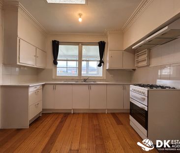 Spacious Home in North Sunshine - Photo 3