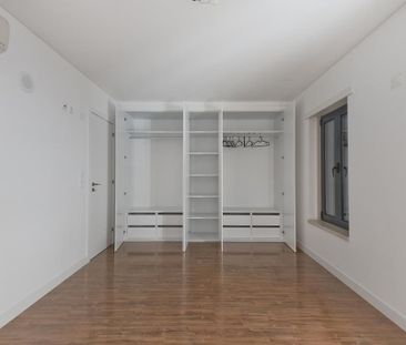2 room luxury Apartment for rent in Cascais, Portugal - Photo 3