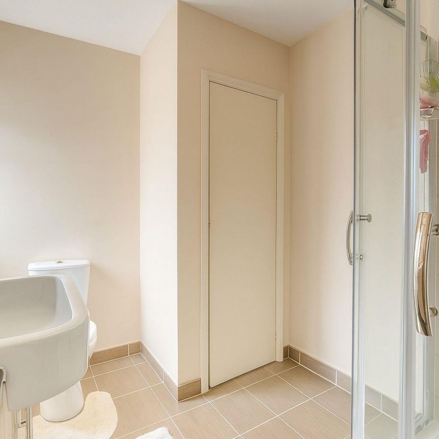 4 bedroom House To Let Total Size: 1497 SQ FT - Photo 1