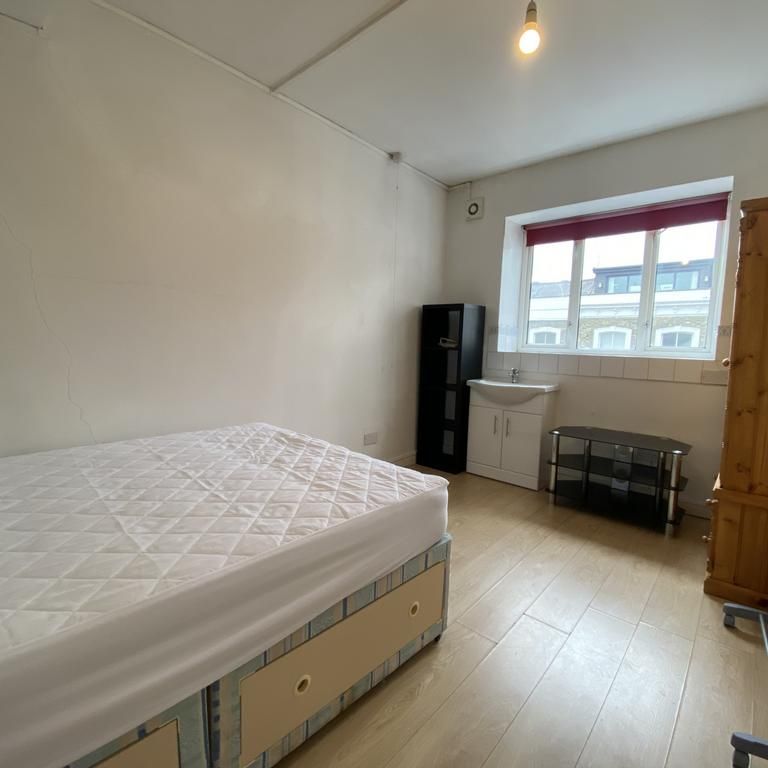 Studio to rent - Photo 1