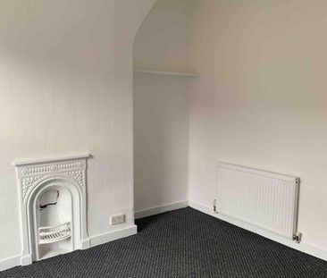 Charming Two-Bedroom Mid-Terraced Property on Longfellow Street, Bo... - Photo 2