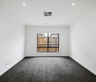 LARGE MODERN FAMILY HOME - Photo 1