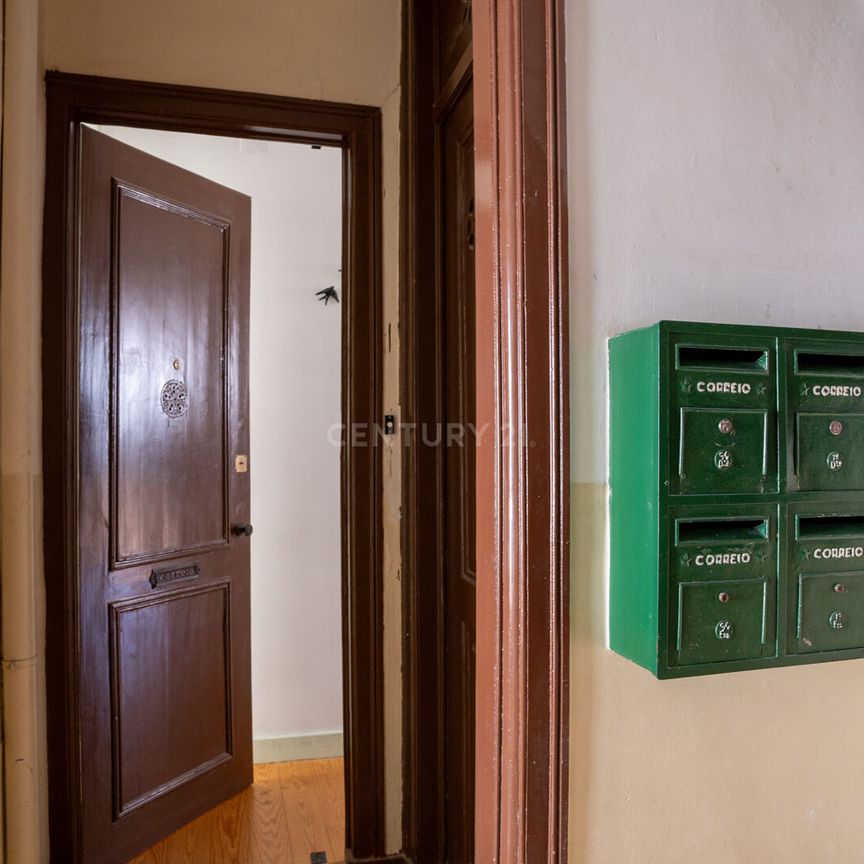 Descubra o Seu Novo Lar no Coração do Bairro das Colónias - Photo 1