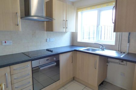 3 bedroom terraced house to rent - Photo 2