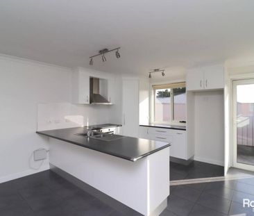NEAT & TIDY UNIT IN NEWNHAM - Photo 2