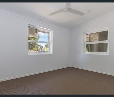 MODERN DUPLEX LIVING IN ROSSLEA! - Photo 4