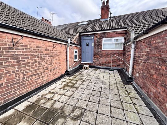 Chanterlands Avenue, Hull - Photo 1