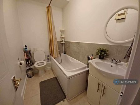 2 bedroom flat to rent - Photo 5