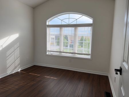 For Lease - 1049 Kennedy Circle, Milton, Ontario - Photo 3
