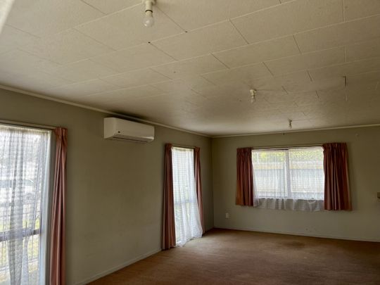 Charles Street , Raureka - Photo 1