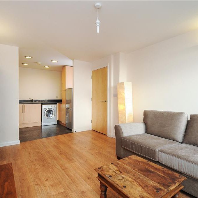 Ampere House - Photo 1