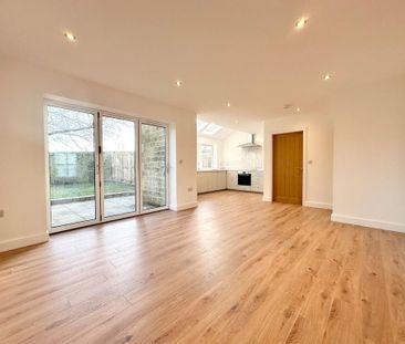 4 bedroom detached house to rent - Photo 2
